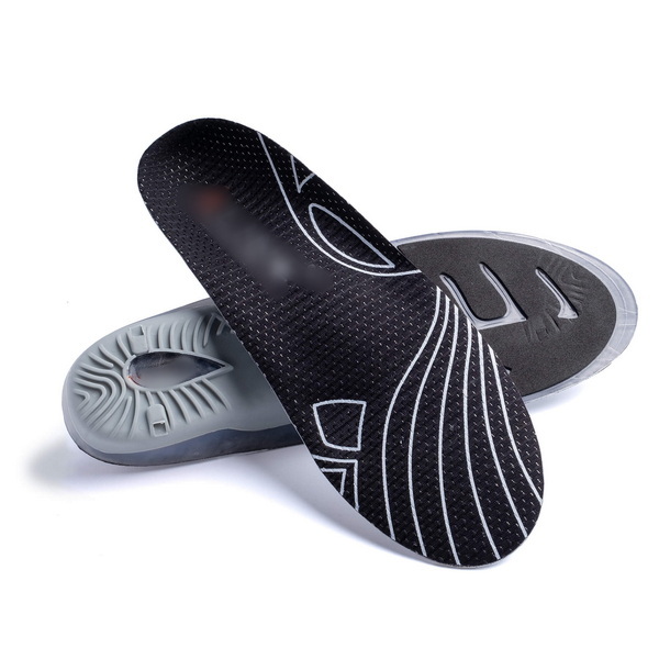 une ligne de semelles de chaussures